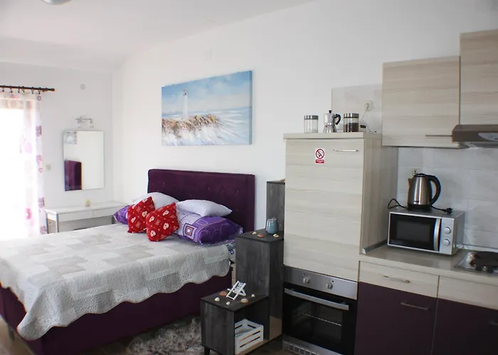 Jacqueline Apartment