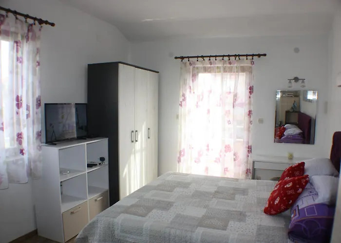 Jacqueline Apartment