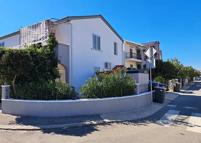 Jacqueline Apartment